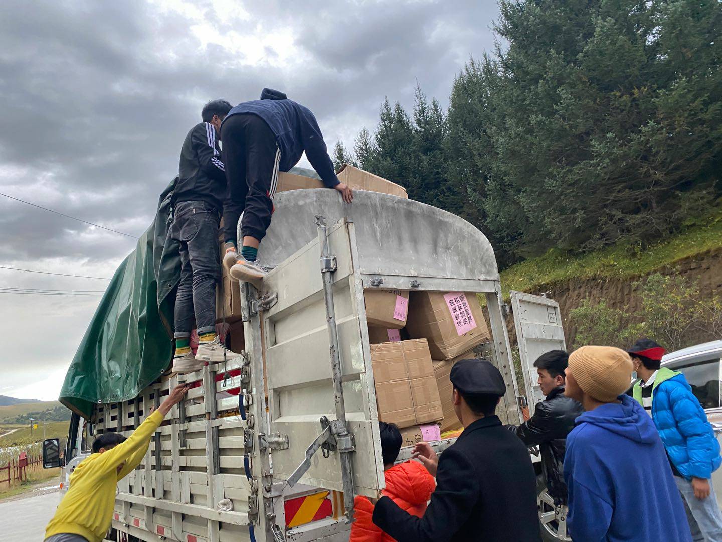 开云手机官方版在线入口-开云(中国)公益回顾丨家国同欢月同圆 温暖满载甘孜州(图5)