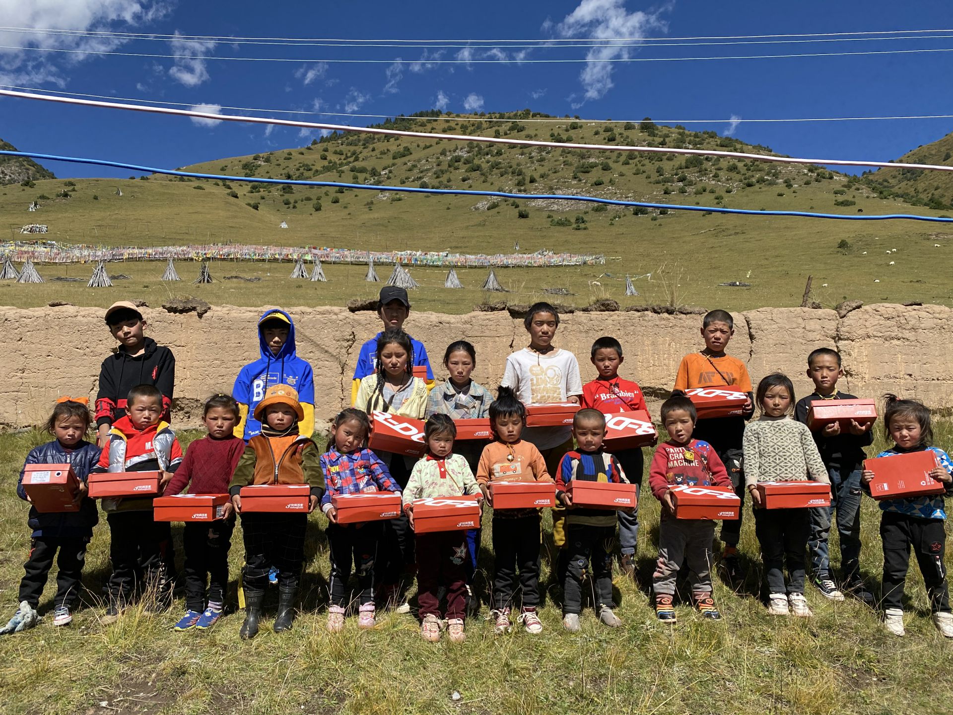 开云手机官方版在线入口-开云(中国)公益回顾丨家国同欢月同圆 温暖满载甘孜州(图13)